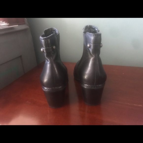 Gifted! Anne Klein Leather Ankle Boots - Picture 4 of 8
